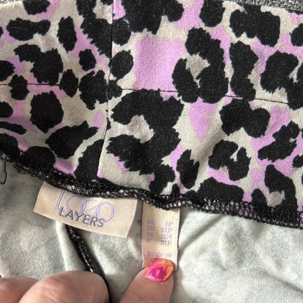 LOGO by Lori Goldstein Leopard Print Leggings - Pink and Black